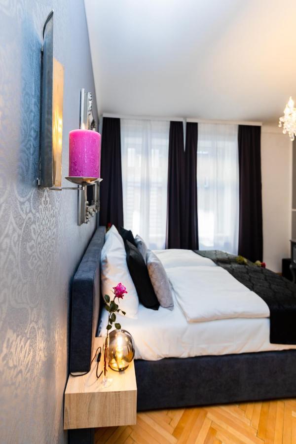 Sophies Place Augarten - Imperial Lifestyle City Apartments Vienna Parking Exterior photo