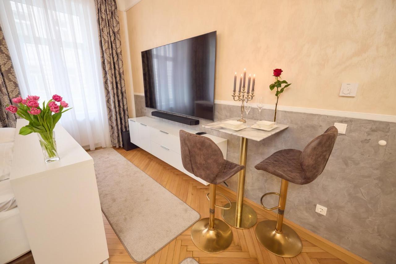 Sophies Place Augarten - Imperial Lifestyle City Apartments Vienna Parking Exterior photo