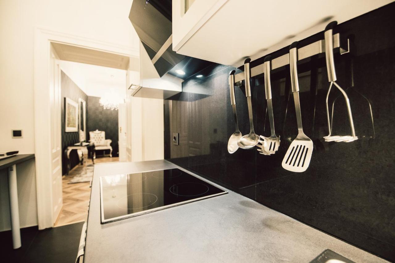 Sophies Place Augarten - Imperial Lifestyle City Apartments Vienna Parking Exterior photo